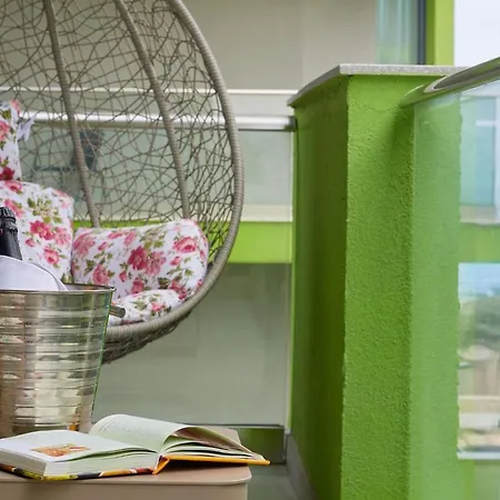 Sea La Vie 2br N Pool *