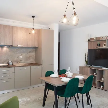 Sea La Vie 2br N Pool *