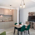 Sea La Vie 2br N Pool *