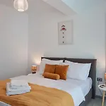 Sea La Vie 2br N Pool Apartament