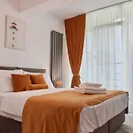 Sea La Vie 2br N Pool Apartament